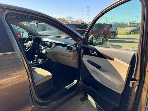 Used 2019 Kia Sorento FWD image 23