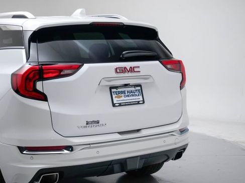 Used 2020 GMC Terrain Denali w/ Denali Premium Package FWD image 4