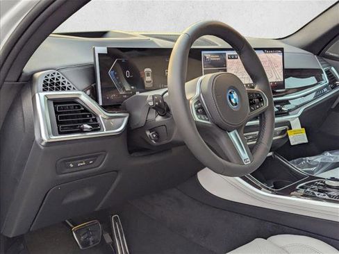 New 2026 BMW X5 xDrive50e image 3