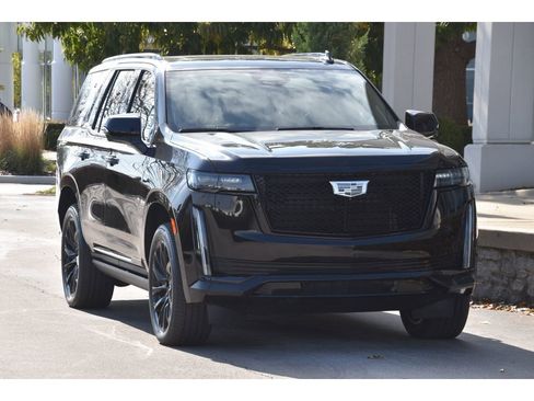 Used 2024 Cadillac Escalade Sport Platinum w/ LPO, ONYX Package image 2