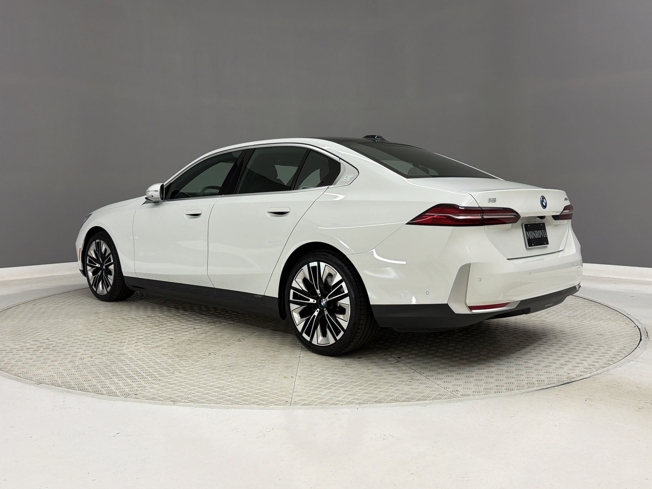Used 2026 BMW i5 eDrive40 RWD image 3
