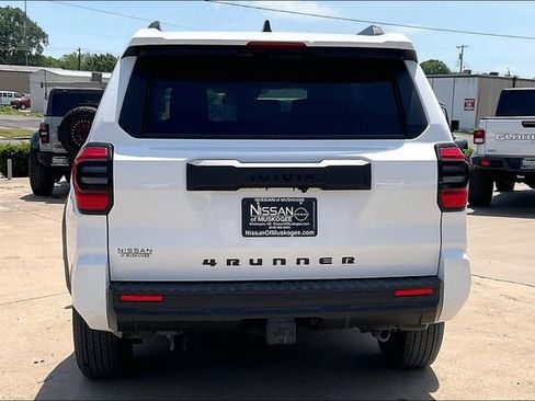 Used 2025 Toyota 4Runner SR5 AWD/4WD image 5