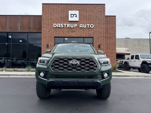 Used 2021 Toyota Tacoma TRD Off-Road w/ Technology Package AWD/4WD image 2