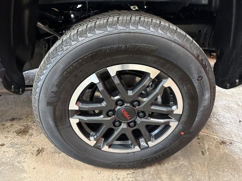 Used 2025 Toyota Tacoma TRD Sport w/ TRD Sport Premium Package AWD/4WD image 9