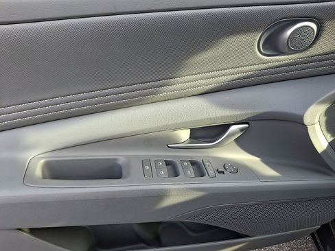 Certified 2025 Hyundai Elantra Sport image 16