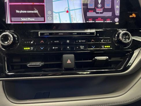 Used 2022 Toyota Highlander Platinum FWD image 40