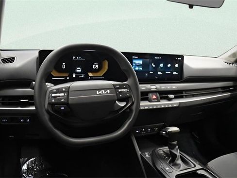 Used 2025 Kia K4 image 25