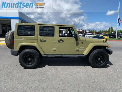 Used 2013 Jeep Wrangler Unlimited Sahara AWD/4WD image 8