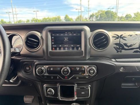 Used 2022 Jeep Wrangler Unlimited Sport AWD/4WD image 16