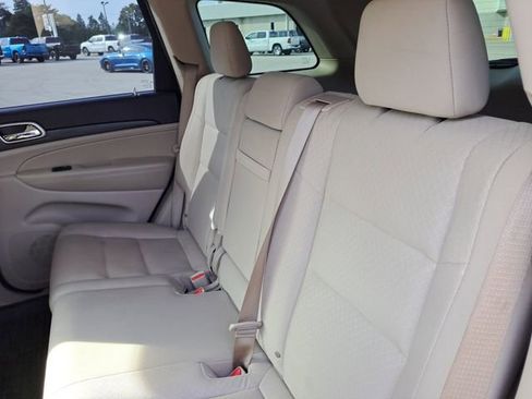 Used 2019 Jeep Grand Cherokee Laredo image 19