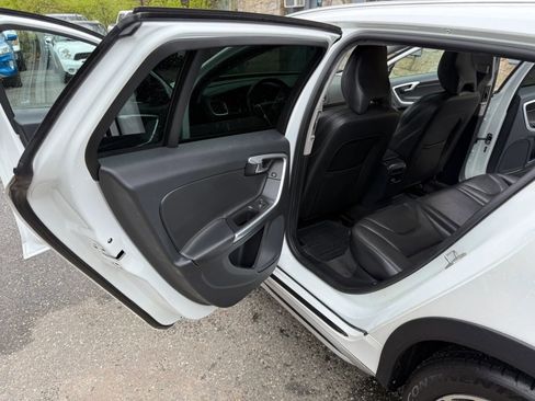 Used 2017 Volvo V60 T5 Cross Country w/ Convenience Package AWD/4WD image 24