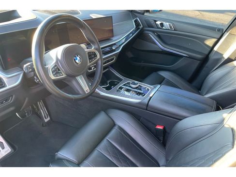 Used 2024 BMW X7 xDrive40i w/ M Sport Package image 9