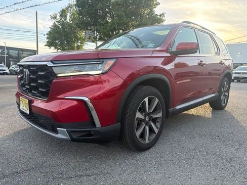 Used 2025 Honda Pilot Elite image 1