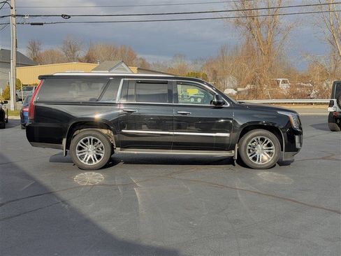 Used 2015 Cadillac Escalade ESV 4WD image 5