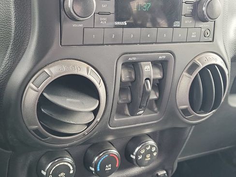 Used 2017 Jeep Wrangler Unlimited Sport w/ Quick Order Package 23S AWD/4WD image 17