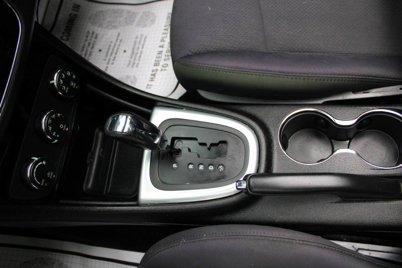 Used 2013 Chrysler 200 Touring FWD image 21
