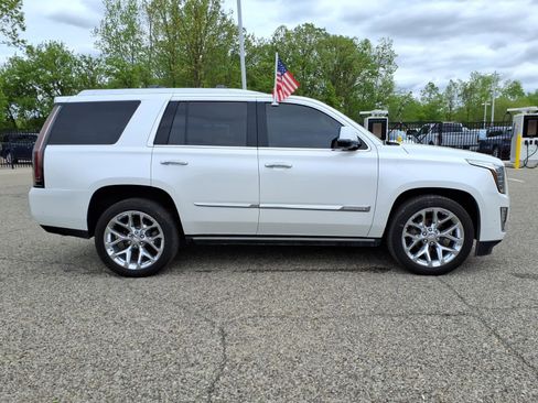 Used 2018 Cadillac Escalade Premium Luxury AWD/4WD image 9