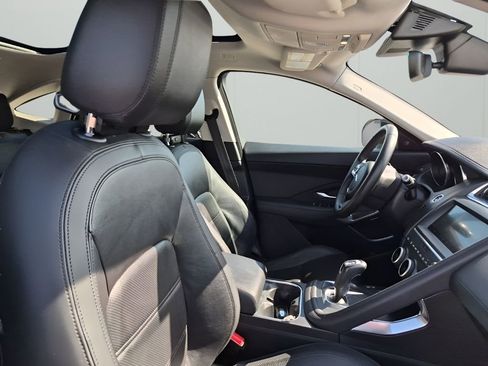 Used 2019 Jaguar E-PACE SE image 15