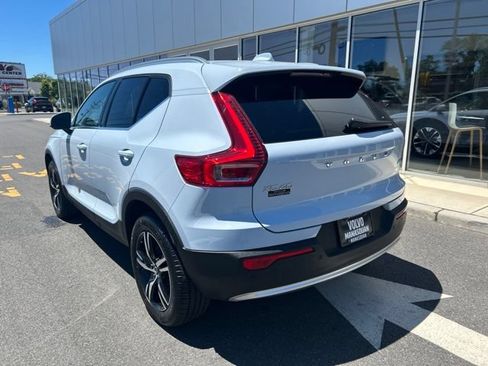 Used 2025 Volvo XC40 B5 Core AWD/4WD image 3
