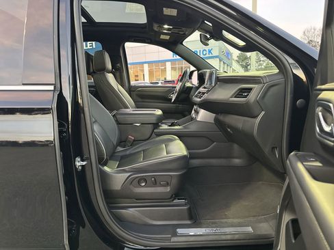 Used 2022 GMC Yukon XL SLT w/ SLT Premium Package image 35