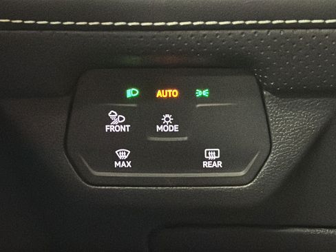 Used 2024 Volkswagen Atlas SEL AWD/4WD image 33
