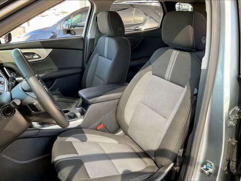 Certified 2025 Chevrolet Blazer LT FWD image 9