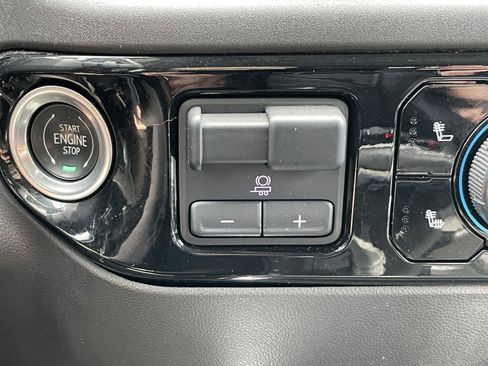 Used 2022 Chevrolet Silverado 1500 RST w/ Convenience Package II AWD/4WD image 25