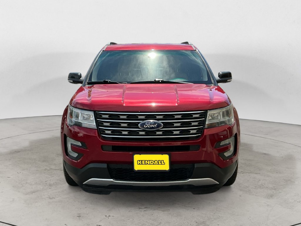 Used 2016 Ford Explorer XLT w/ Equipment Group 202A AWD/4WD image 2