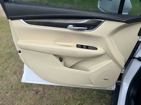 Used 2018 Cadillac XT5 FWD w/ LPO, Wheel Lock Package image 27