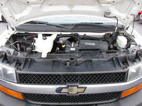 Used 2014 Chevrolet Express 2500 Extended RWD image 19