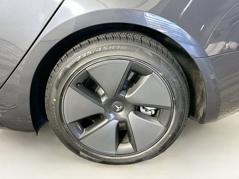 Used 2021 Tesla Model 3 Standard Range Plus image 11