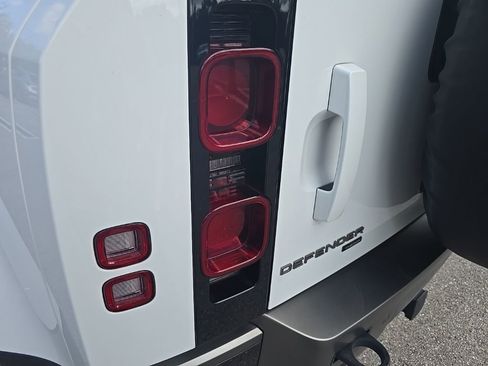 Used 2021 Land Rover Defender 110 X-Dynamic HSE image 37