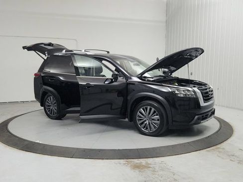 Used 2025 Nissan Pathfinder SL w/ SL Premium Package AWD/4WD image 10