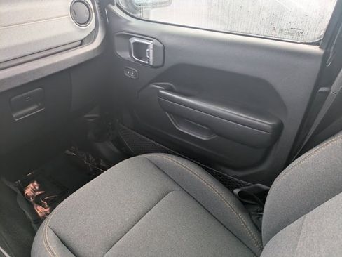 Used 2024 Jeep Gladiator Sport image 14