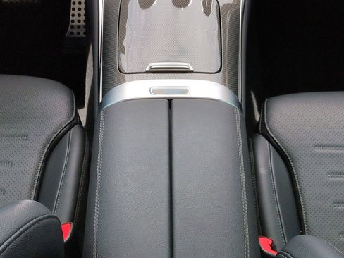 Used 2025 Mercedes-Benz GLC 300 4MATIC image 19