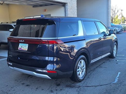 Used 2024 Kia Carnival LX image 5