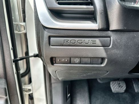 Used 2023 Nissan Rogue S FWD image 17