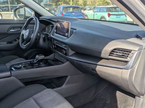 Used 2024 Nissan Rogue SV image 33