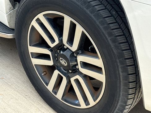 Used 2015 Toyota 4Runner Limited image 9