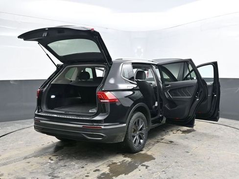 Used 2022 Volkswagen Tiguan SE image 46