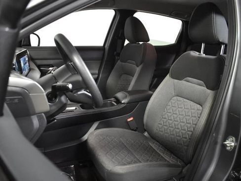 Used 2025 Nissan Kicks SV AWD/4WD image 9