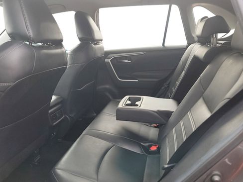 Used 2021 Toyota RAV4 XLE Premium image 9