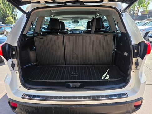 Used 2018 Toyota Highlander SE FWD image 20