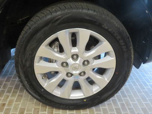 Used 2017 Toyota Sequoia Platinum AWD/4WD image 10