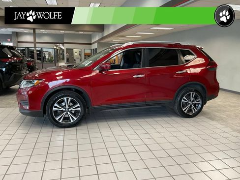 Used 2020 Nissan Rogue SV w/ Premium Package FWD image 3