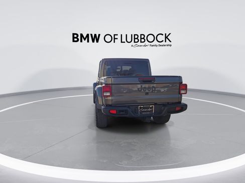 Used 2025 Jeep Gladiator Sport image 8