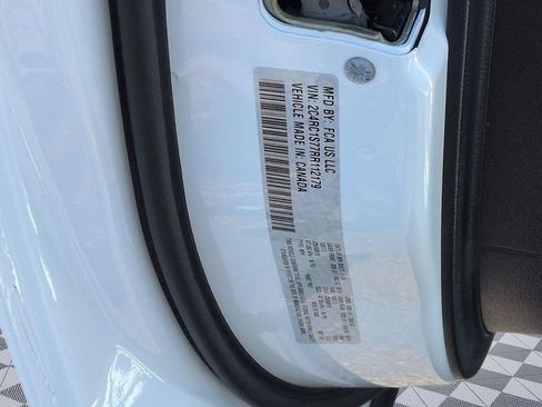Used 2024 Chrysler Pacifica Limited FWD image 33