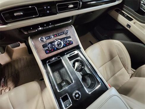 Used 2020 Lincoln Aviator Reserve w/ Elements Package Plus image 11