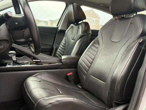 Used 2023 Hyundai Elantra Limited image 12