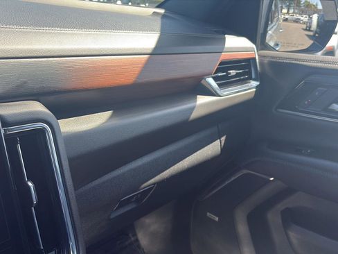 Used 2025 GMC Yukon XL Denali AWD/4WD image 34